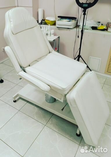Косметологическая кушетка, педикюрное кресло