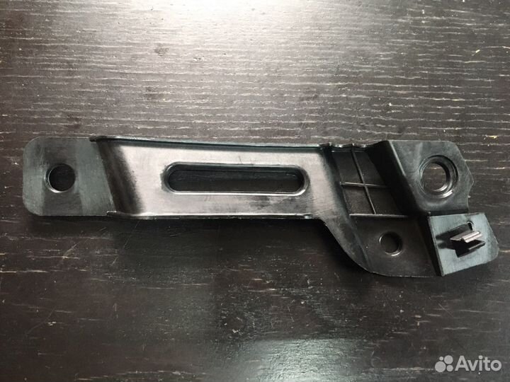 Кронштейн крепления крыла правый Range Rover L494