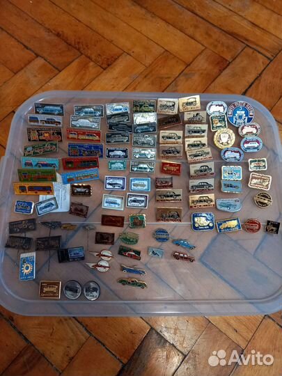 Значки коллекционные автомобили и мотоциклы