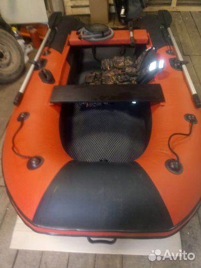 Лодка с мотором