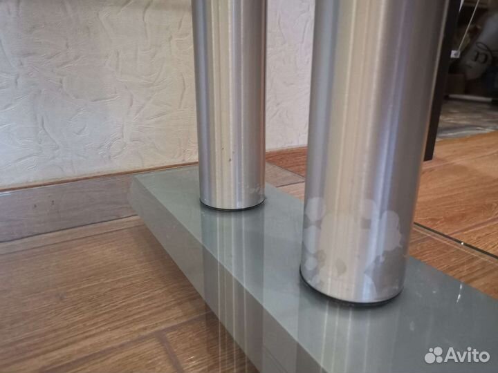 Стеклянная тумба под тв