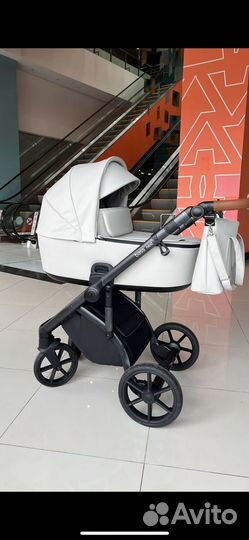 Roan Bass Next Модульная коляска 3 в 1 и 2 в 1