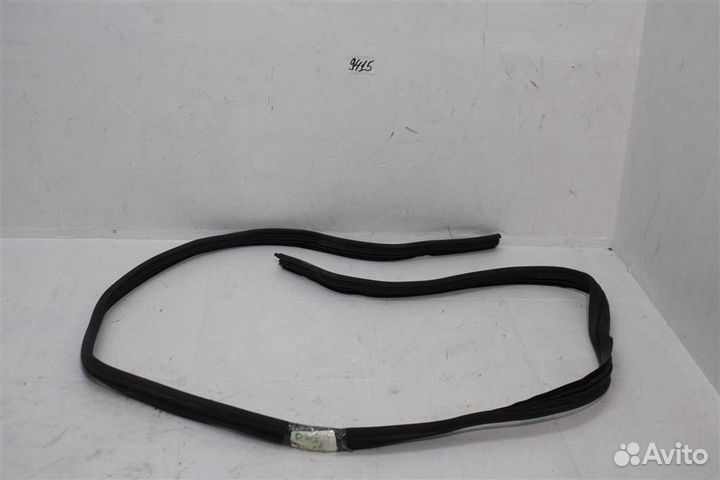 Уплотнитель кузова передней двери Renault Sandero