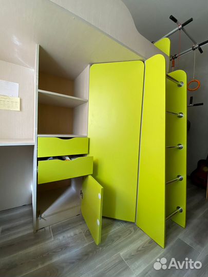 Кровать чердак со столом бу