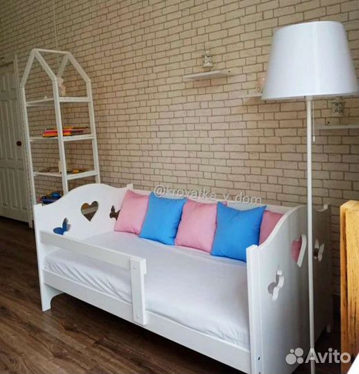 Кроватка в наличии Софа бабочка из массива дерева
