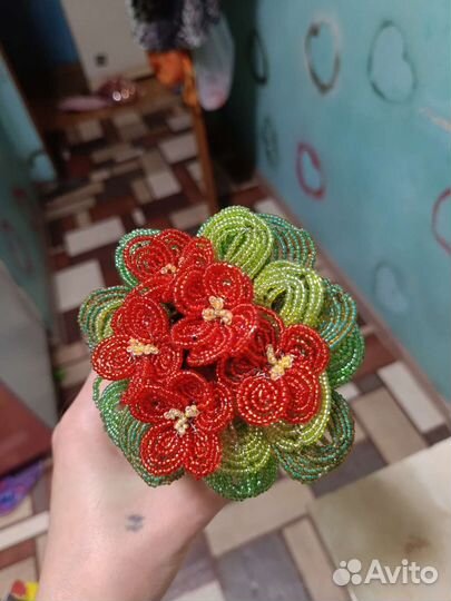 Фиалка из бисера