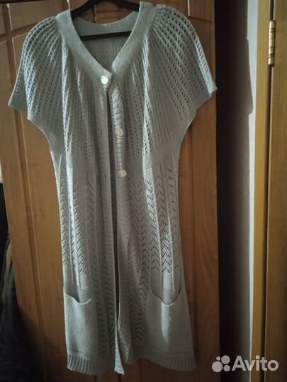 Продается жилет вязаный