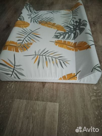 Пеленальная доска на кроватку