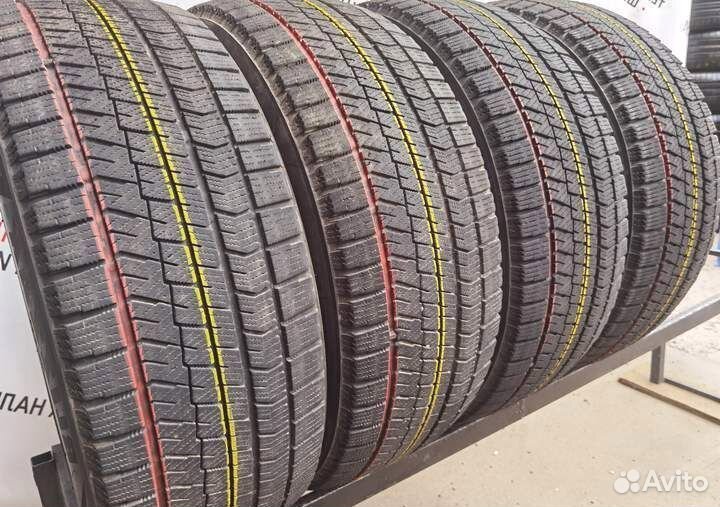 Bridgestone Blizzak VRX2 235/45 R18 94Q