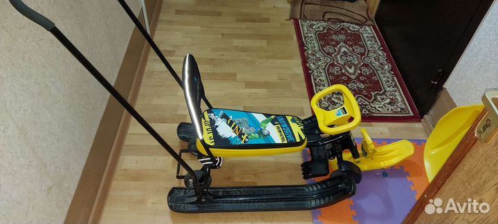 Детский снегокат с колесами