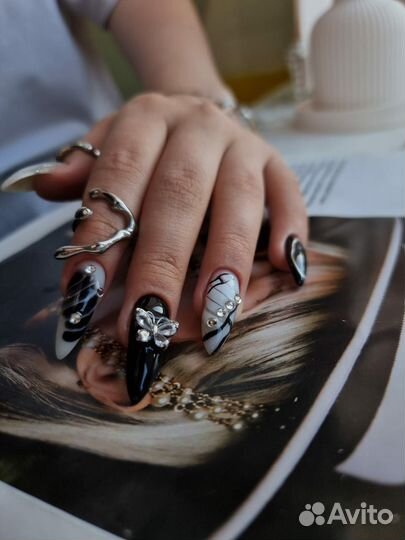 Модель на маникюр