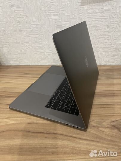 Продам Мак Бук Про 15 2017 года