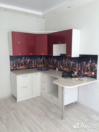 Кухня мдф+ барная стойка 2.3х1.4 м от производител