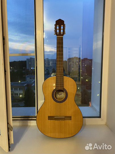Классическая гитара Flight с чехлом и подставкой
