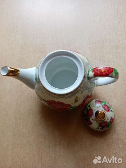 Чайник, чашки чайные пары