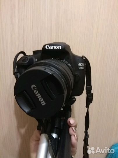 Фотоаппарат Canon 1200d +штатив + сумка