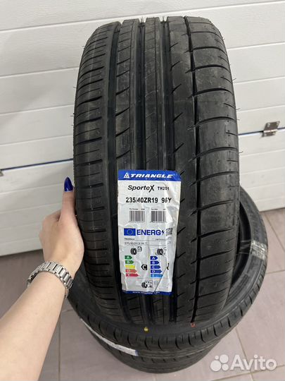 Triangle TH201 235/40 R19 96Y