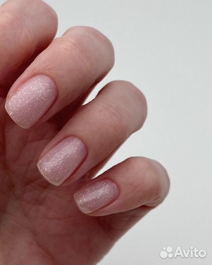 Модель на маникюр