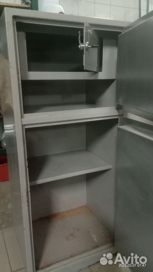 Сейф металлический