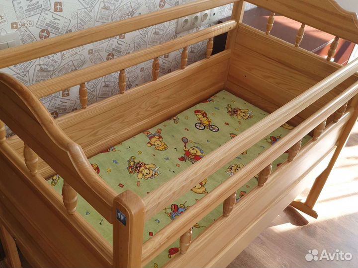 Детская кровать из натурального дерева