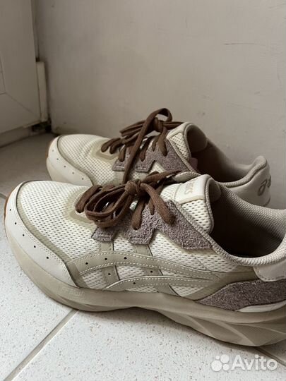 Кроссовки женские asics