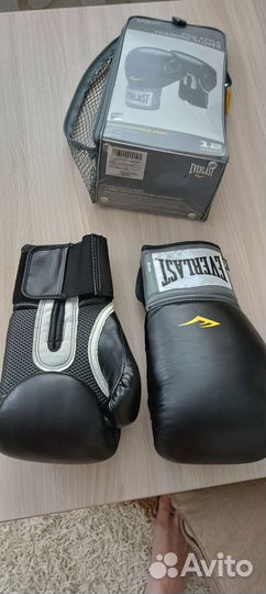 Боксерские перчатки