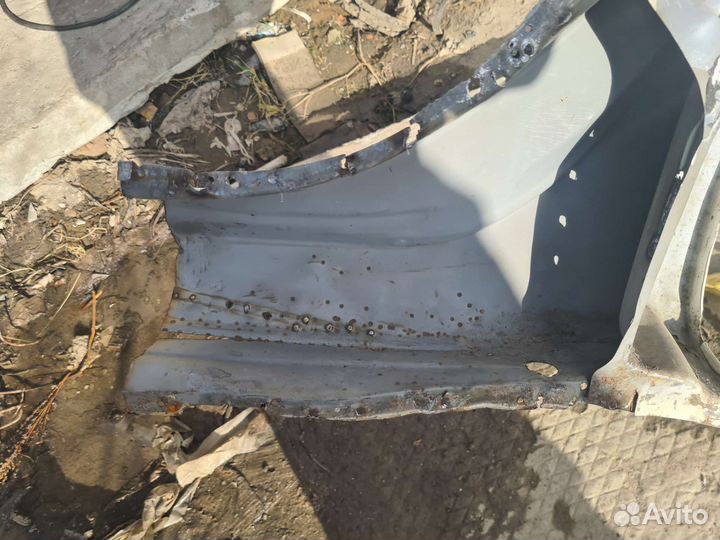 Крыло заднее правое Toyota Corolla 616011H130