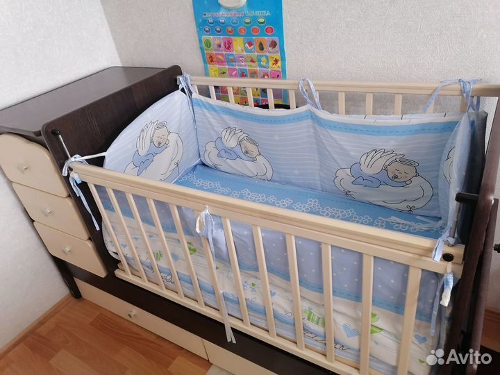 Детская кровать-трансформер с маятником