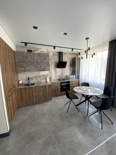 2-к. квартира, 60 м², 2/4 эт.