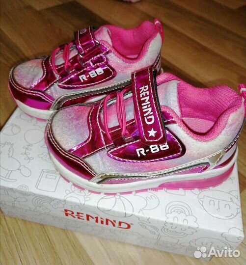 Кроссовки для девочки
