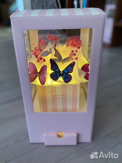 Коробка букет из бабочек в наличии на 8 марта
