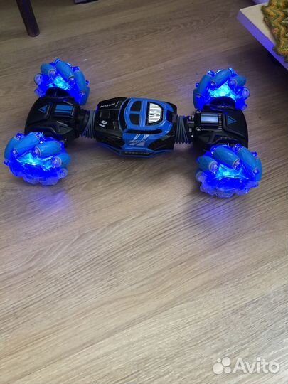 Машинка перевертыш на пульте управления