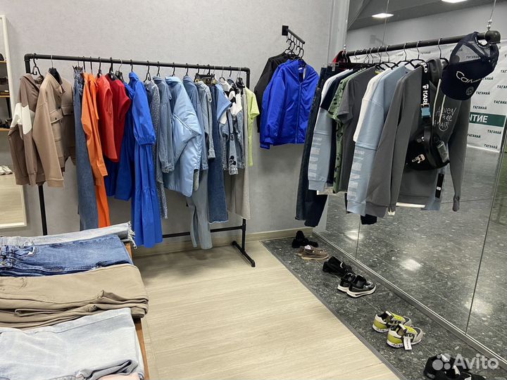 Магазин женской одежды (шоу-рум)