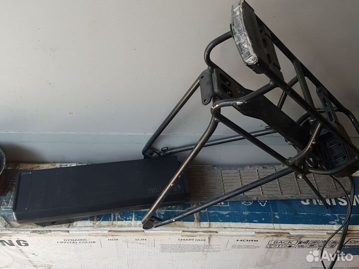 Багажник для электро велосипеда с корпусом акб