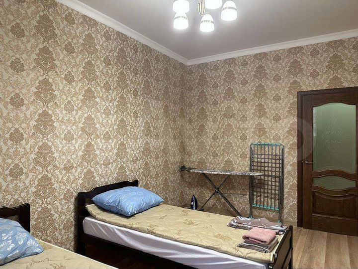 2-к. квартира, 65 м², 1/3 эт.