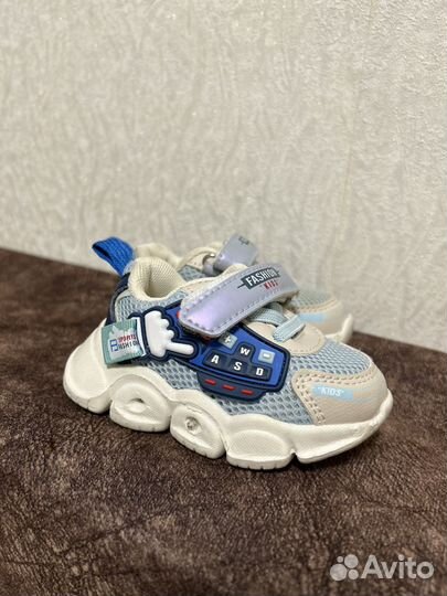 Кроссовки детские