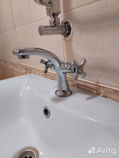 Тумба доя ванной с раковиной и смесителем