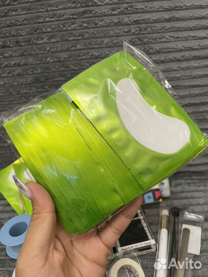 Для наращивания ресниц набор