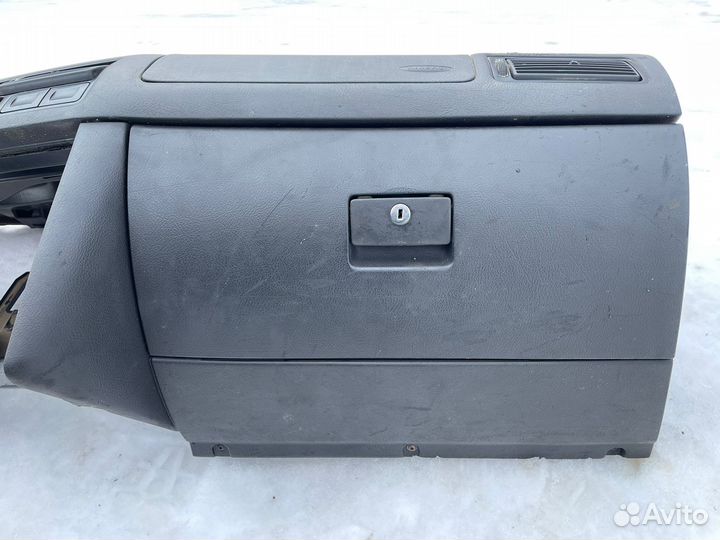 Торпедо Volkswagen Golf 4