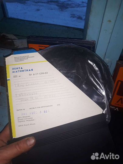 Магнитная лента катушки с записью