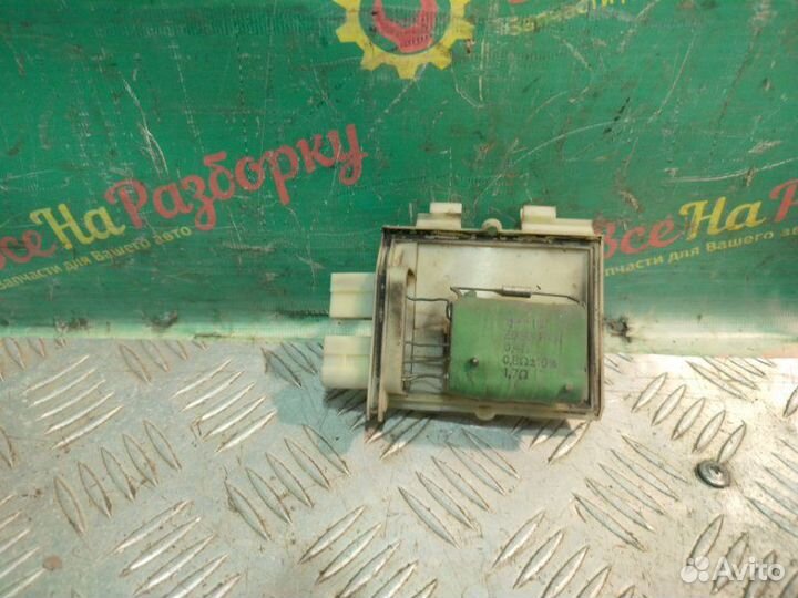 Резистор печки Volkswagen Passat B3 седан 1.8 AAM