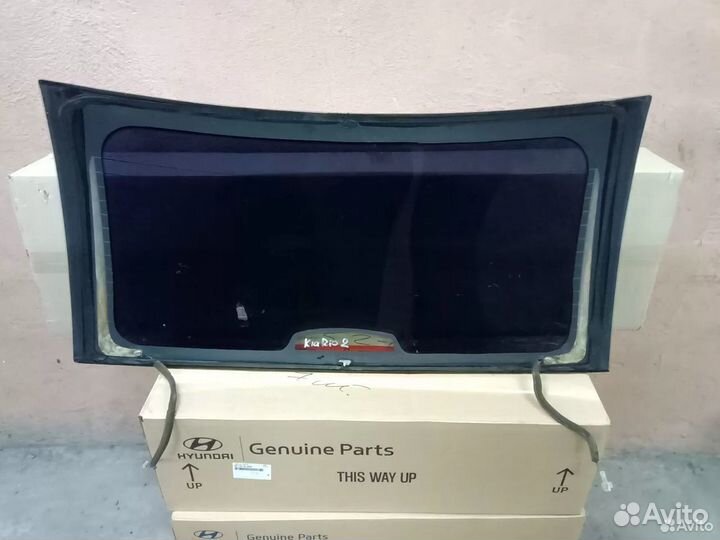 Стекло крышки багажника Kia Rio 1 универсал