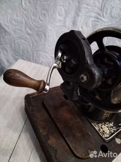 Швейная машинка сингер