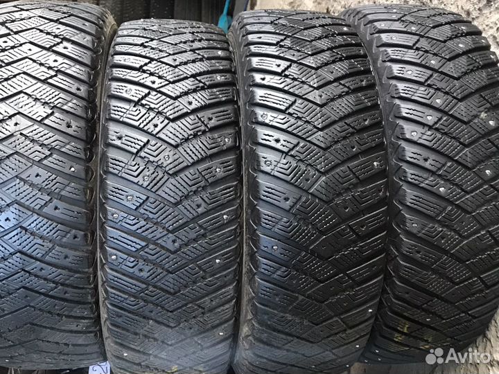 Goodyear UltraGrip Ice Arctic SUV 215/65 R17 99T