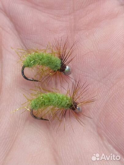 Мушка для ловли Хариуса из синели-шартрез