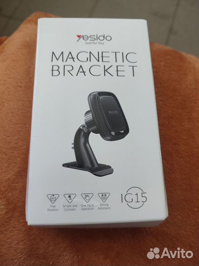 Подставка для телефона в машину