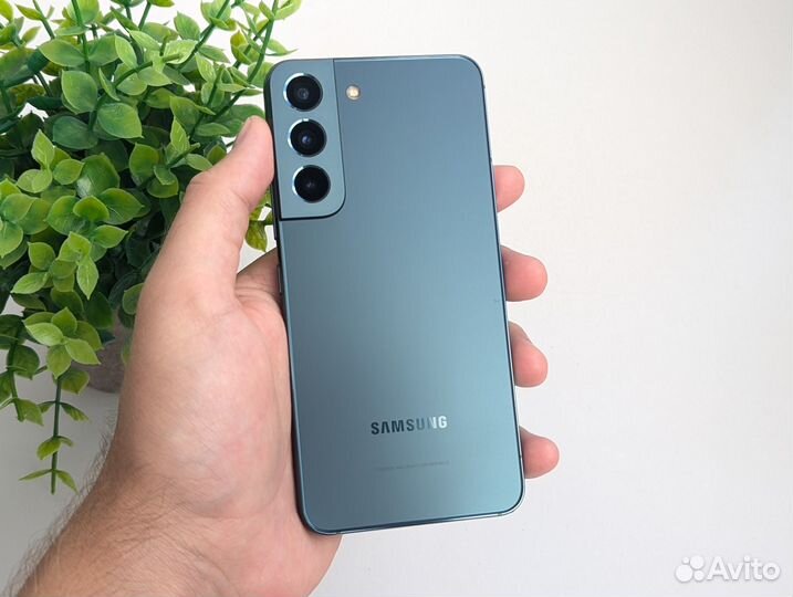 Samsung Galaxy S22, 8/256 ГБ