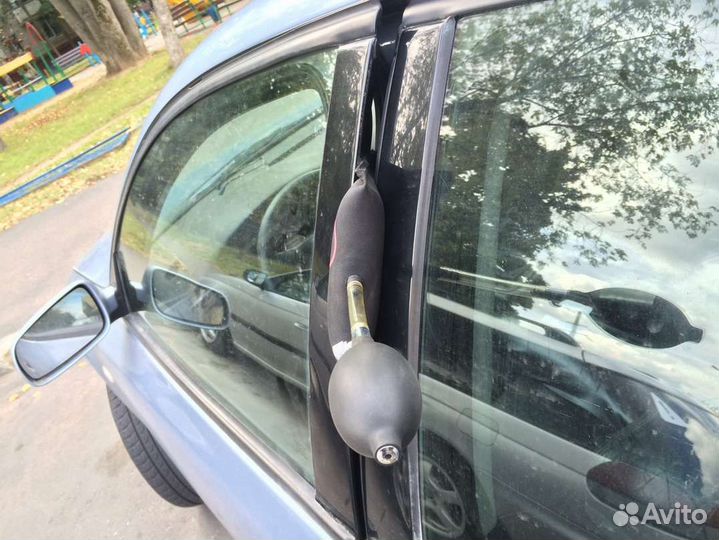 Вскрытие дверей авто