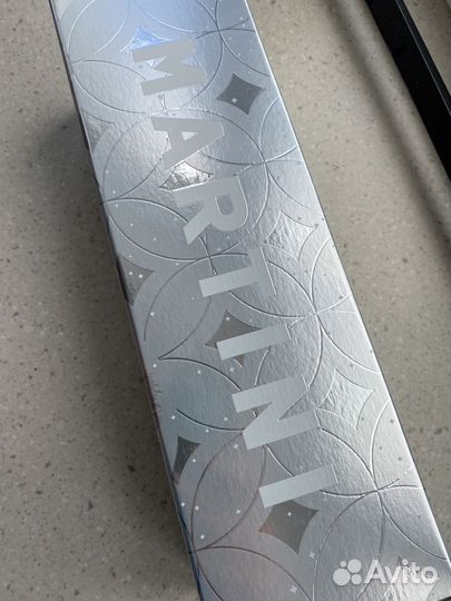 Коробка Martini Asti и Apple Lightning