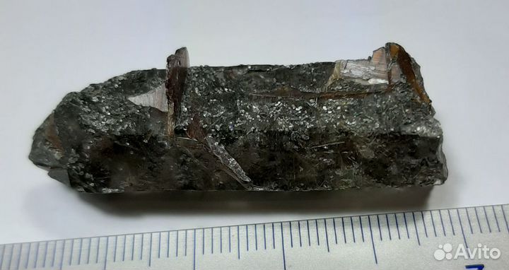 Кварц с брукитом и анатазом Приполярного Урала